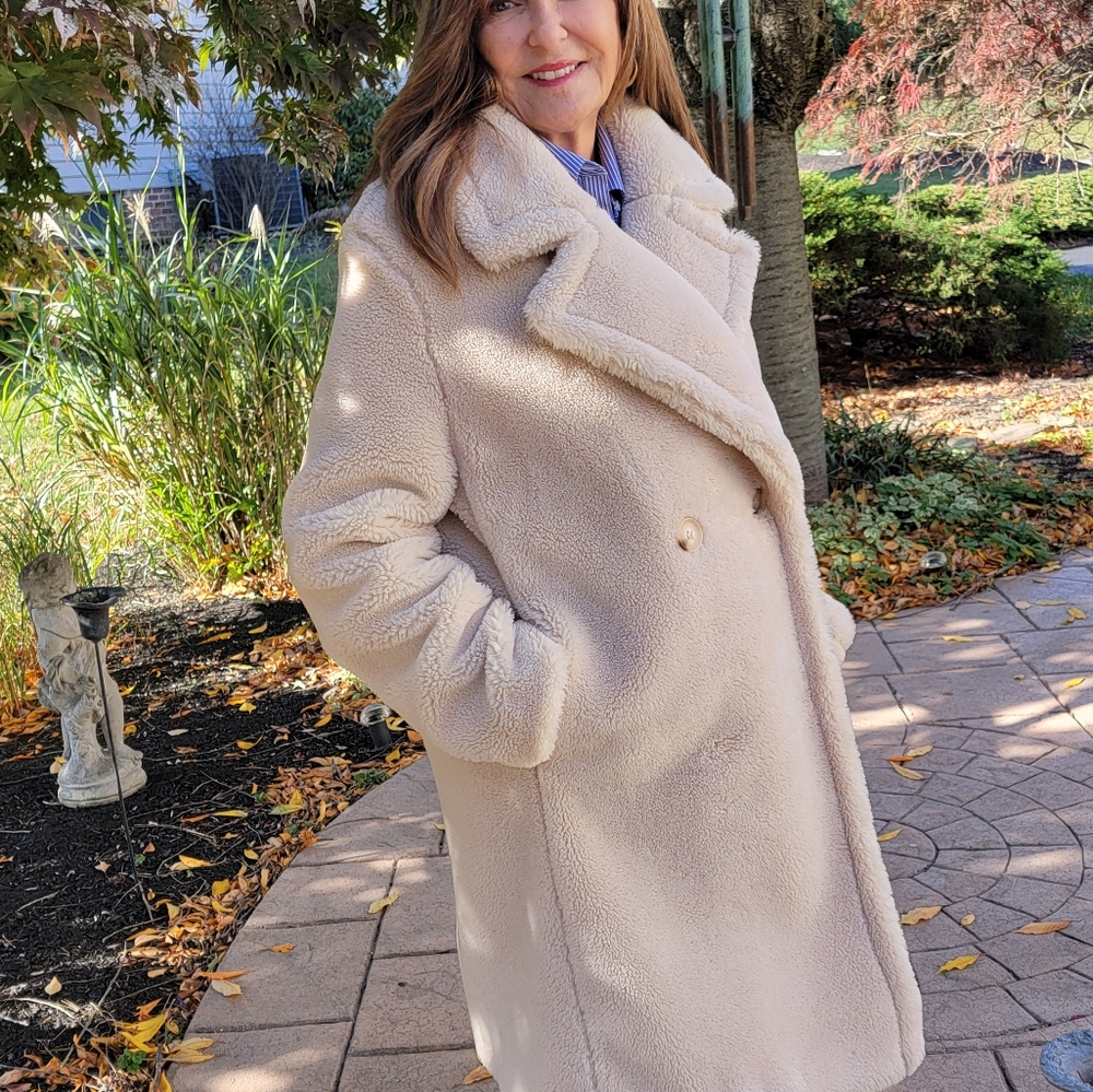 Primark, faux fur, teddy bear coat. Size 8/10. Creamy Beige.